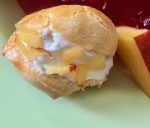 Choux made into peach profiteroles with healthy yogurt.