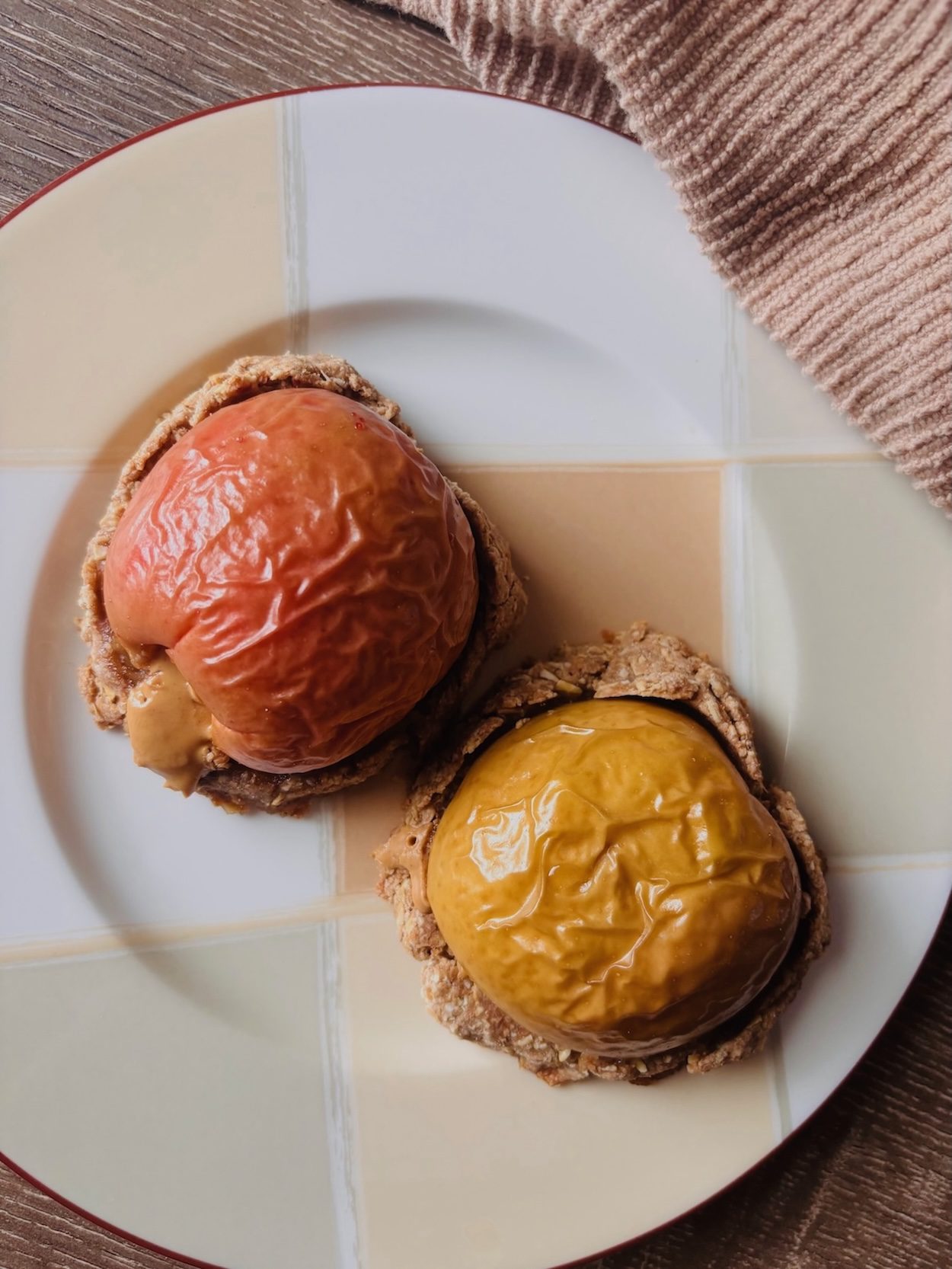 baked apple tart with oats and honey.