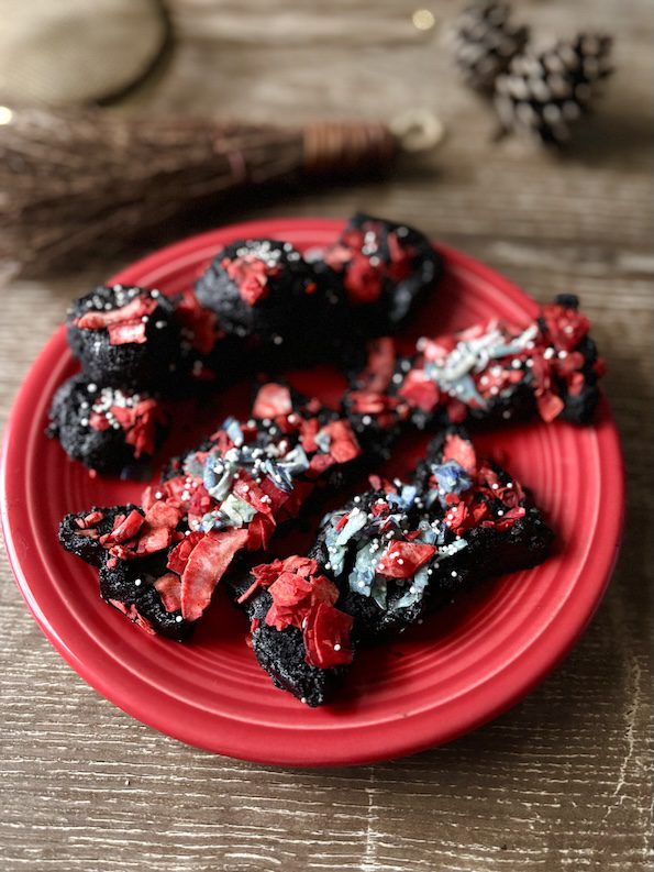 dark cocoa cookie plate.