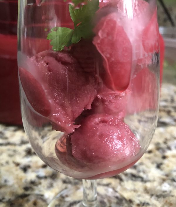 Fruit sorbet from 100% pomegranate juice.
