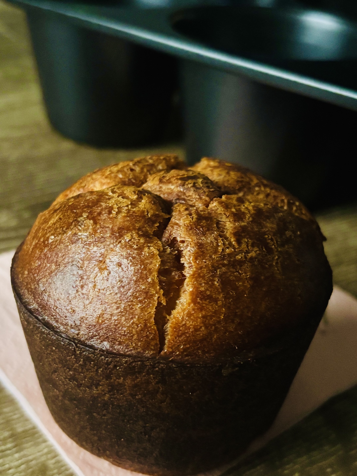 canele pastry tastes in a muffin shape.