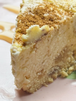 apple cheesecake with apple bits and bites.